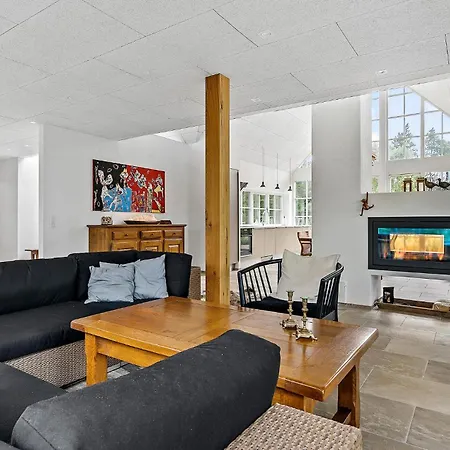 4 Bedroom Stunning In * Blåvand