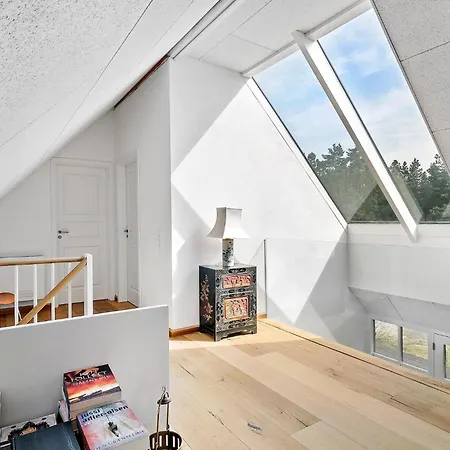 4 Bedroom Stunning In Vakantiehuis Blåvand