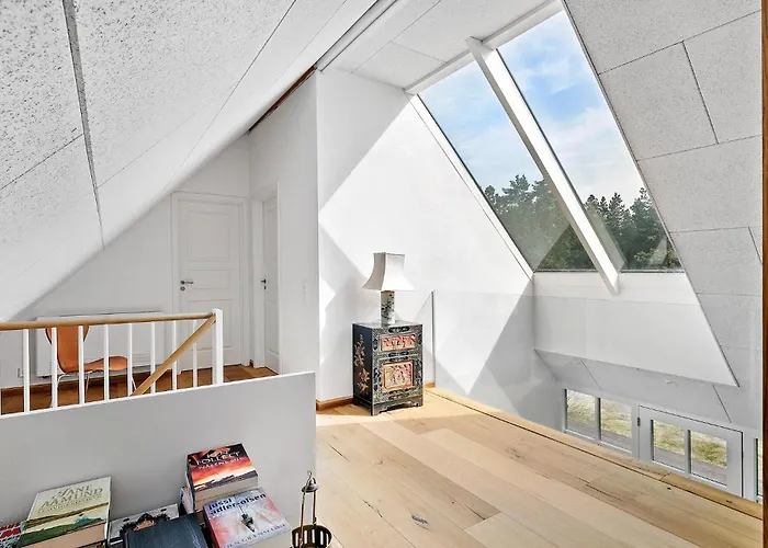 4 Bedroom Stunning In Сasa de vacaciones Blåvand